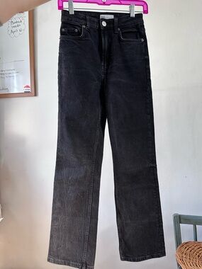 Zara high waist straight jeans 
Ankle length or cropped 
Black 
Size 0
